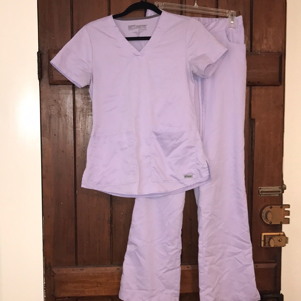 Grey’s Anatomy XS top XST Lilac scrub set